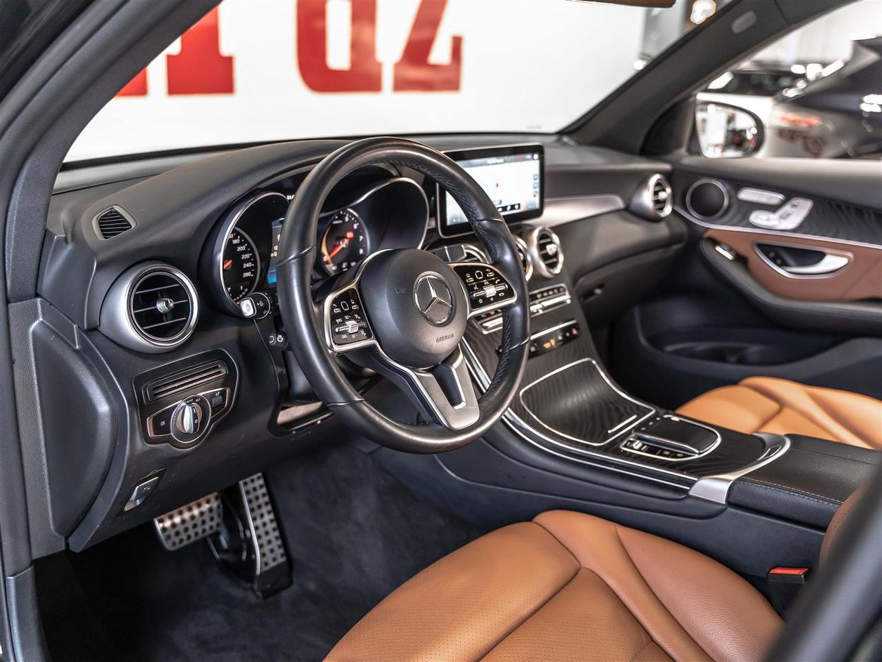 2022 Mercedes-Benz GLC GLC 300|AMG Night Package|Accident Free|Canadian Vehicle Photo4