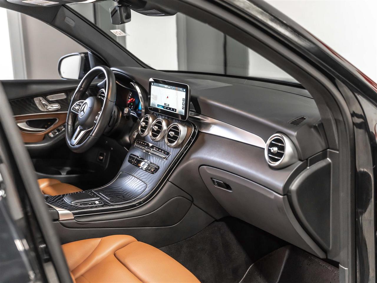 2022 Mercedes-Benz GLC GLC 300|AMG Night Package|Accident Free|Canadian Vehicle Photo