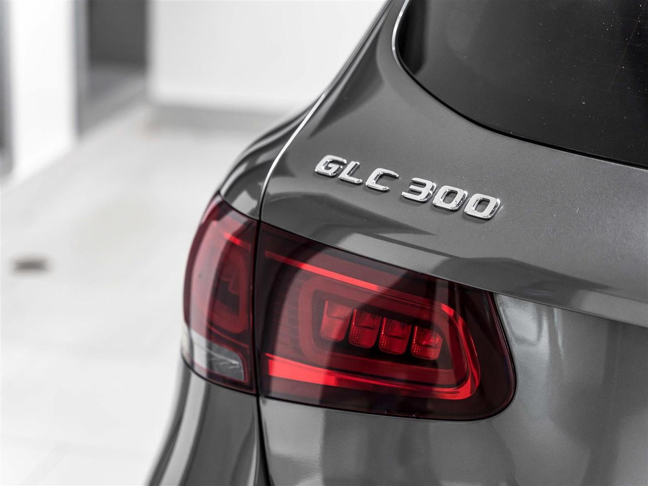 2022 Mercedes-Benz GLC GLC 300|AMG Night Package|Accident Free|Canadian Vehicle Photo