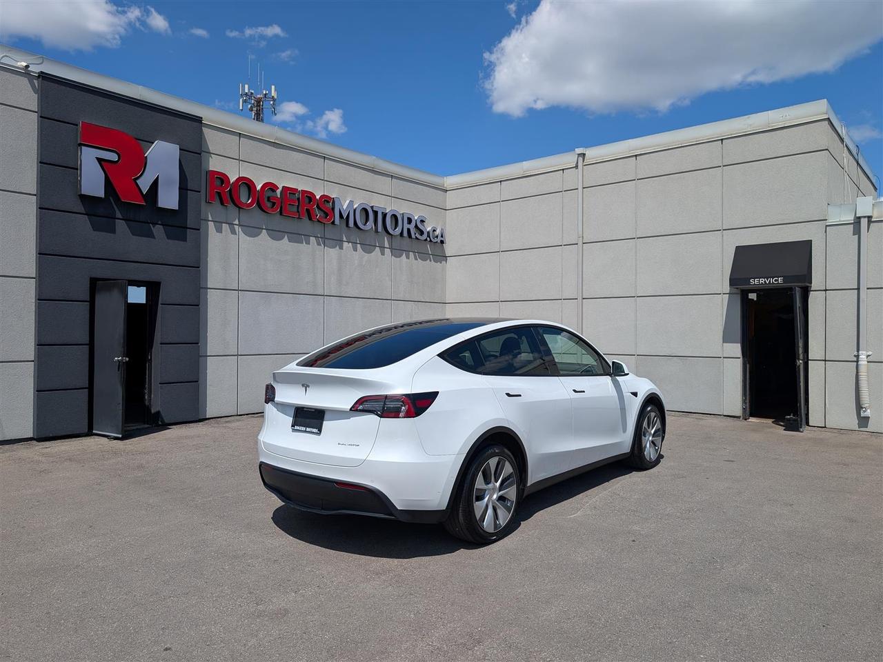 2022 Tesla Model Y LONG RANGE AWD - DUAL MOTOR Photo