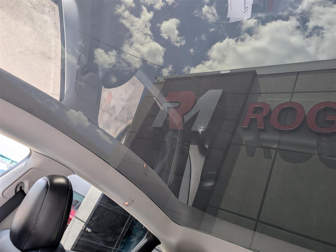 2022 Tesla Model Y LONG RANGE AWD - DUAL MOTOR Photo