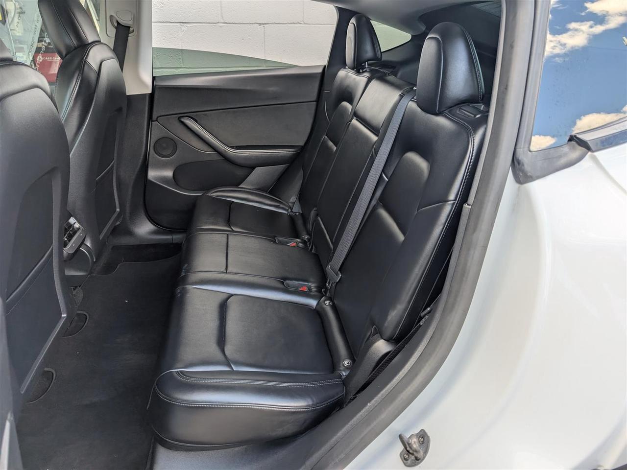 2022 Tesla Model Y LONG RANGE AWD - DUAL MOTOR Photo
