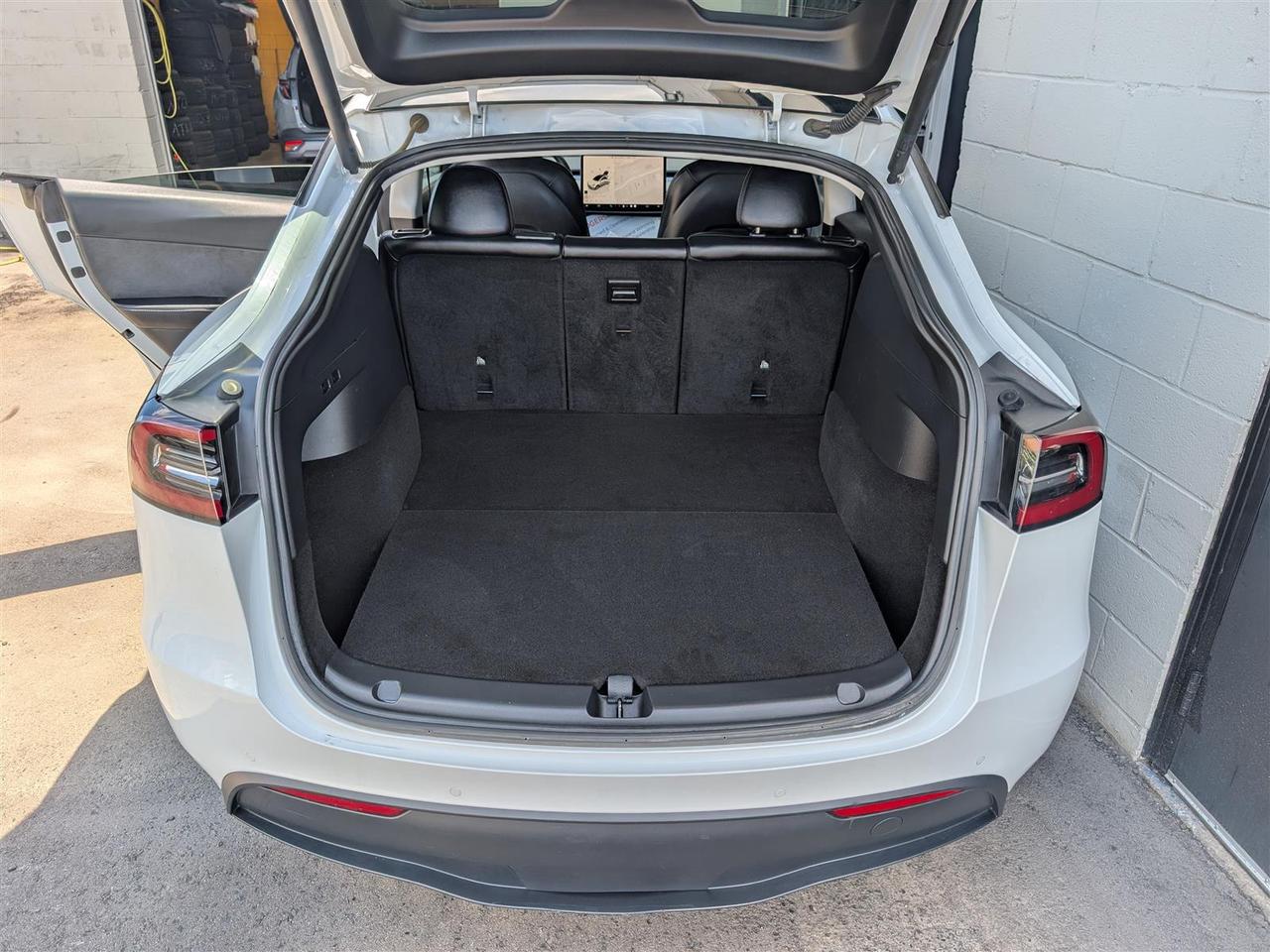 2022 Tesla Model Y LONG RANGE AWD - DUAL MOTOR Photo
