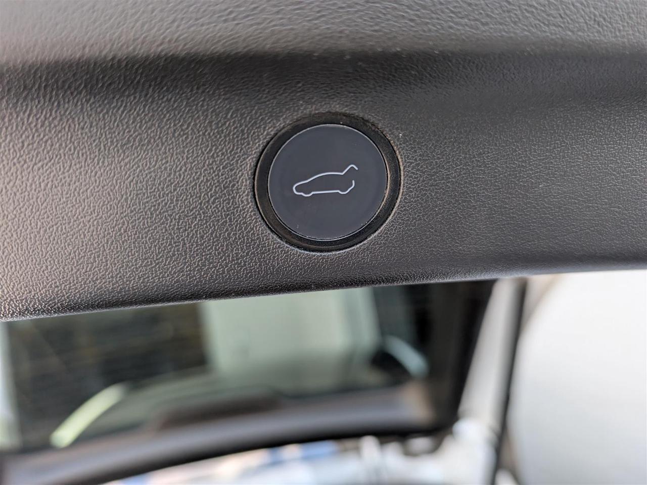 2022 Tesla Model Y LONG RANGE AWD - DUAL MOTOR Photo