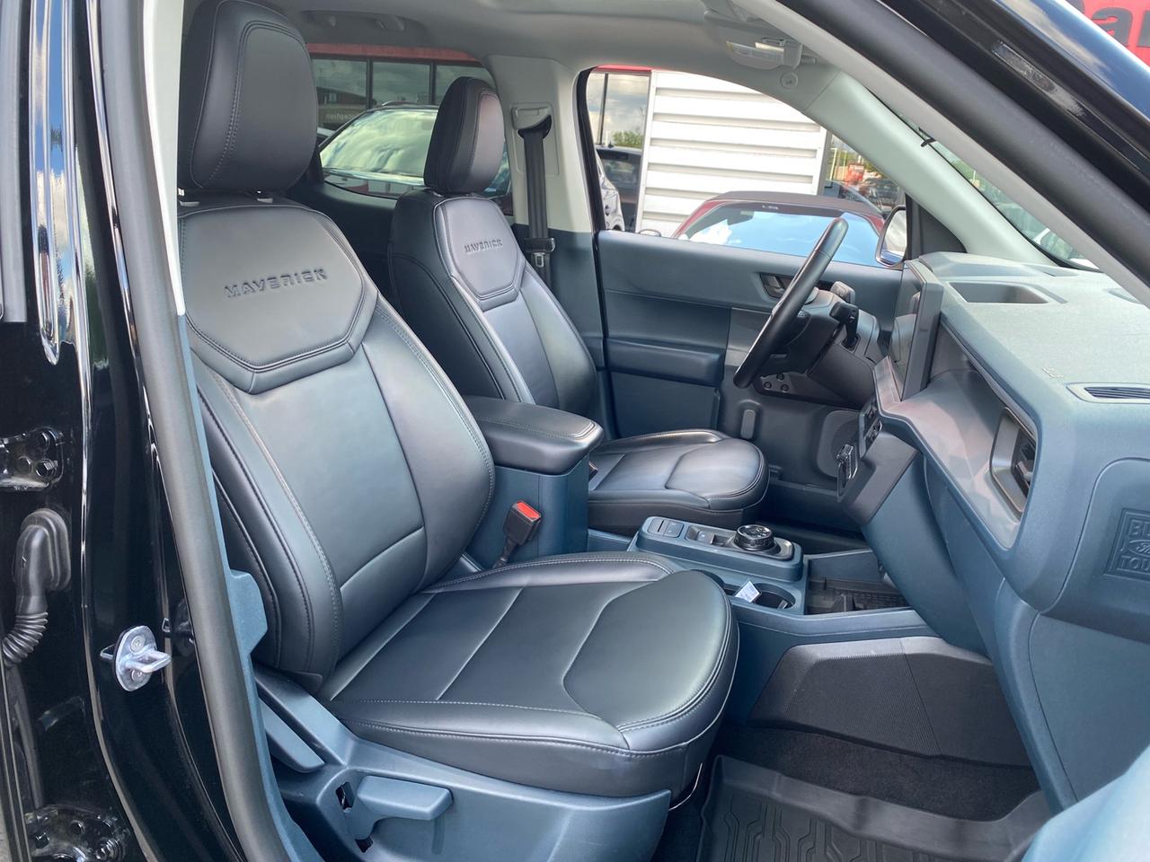 2025 Ford Maverick Lariat | Black Edition | NAV | Sunroof | Balance of Ford Warranties Photo