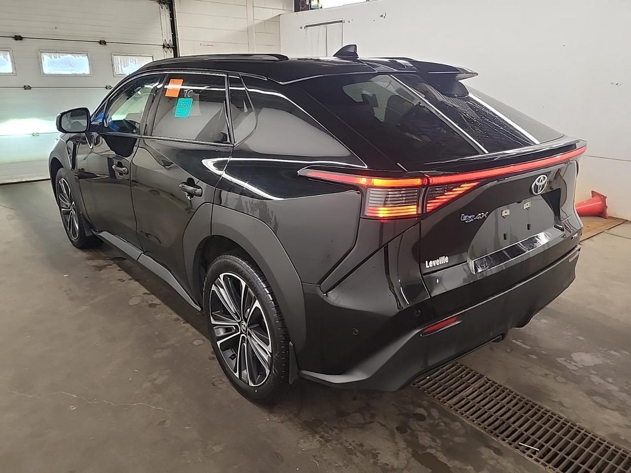 2023 Toyota bZ4X LIMITED | AWD | FULLY LOADED | 1 OWNER | NO ACCIDENTS Photo