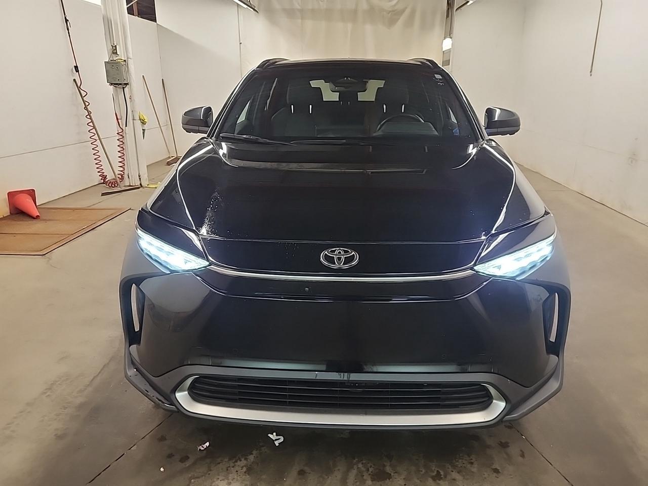 2023 Toyota bZ4X LIMITED | AWD | FULLY LOADED | 1 OWNER | NO ACCIDENTS Photo