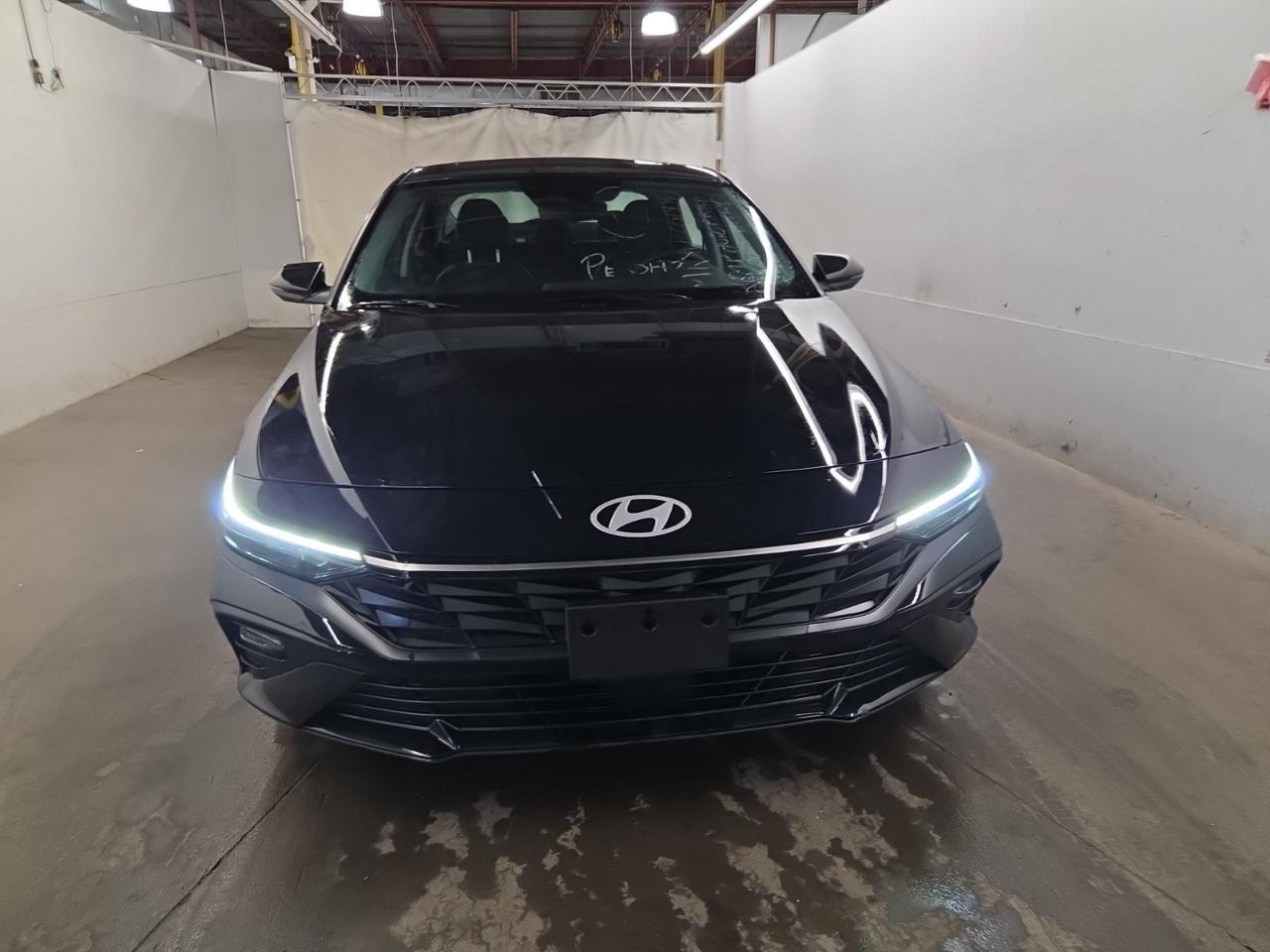 2025 Hyundai Elantra LUXURY | ONLY 629 KM | 1 OWNER | NO ACCIDENTS Photo