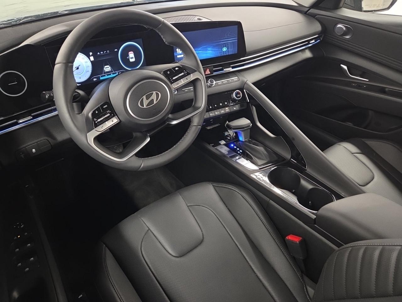 2025 Hyundai Elantra LUXURY | ONLY 629 KM | 1 OWNER | NO ACCIDENTS Photo