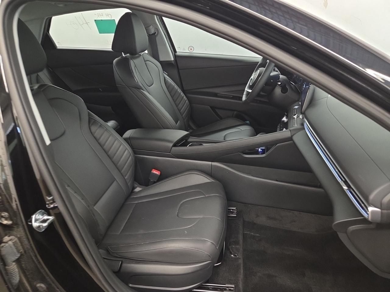 2025 Hyundai Elantra LUXURY | ONLY 629 KM | 1 OWNER | NO ACCIDENTS Photo