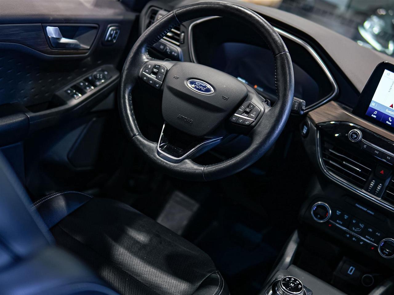 2020 Ford Escape TITANIUM AWD | NAV | LTHR | NO ACCIDENTS Photo