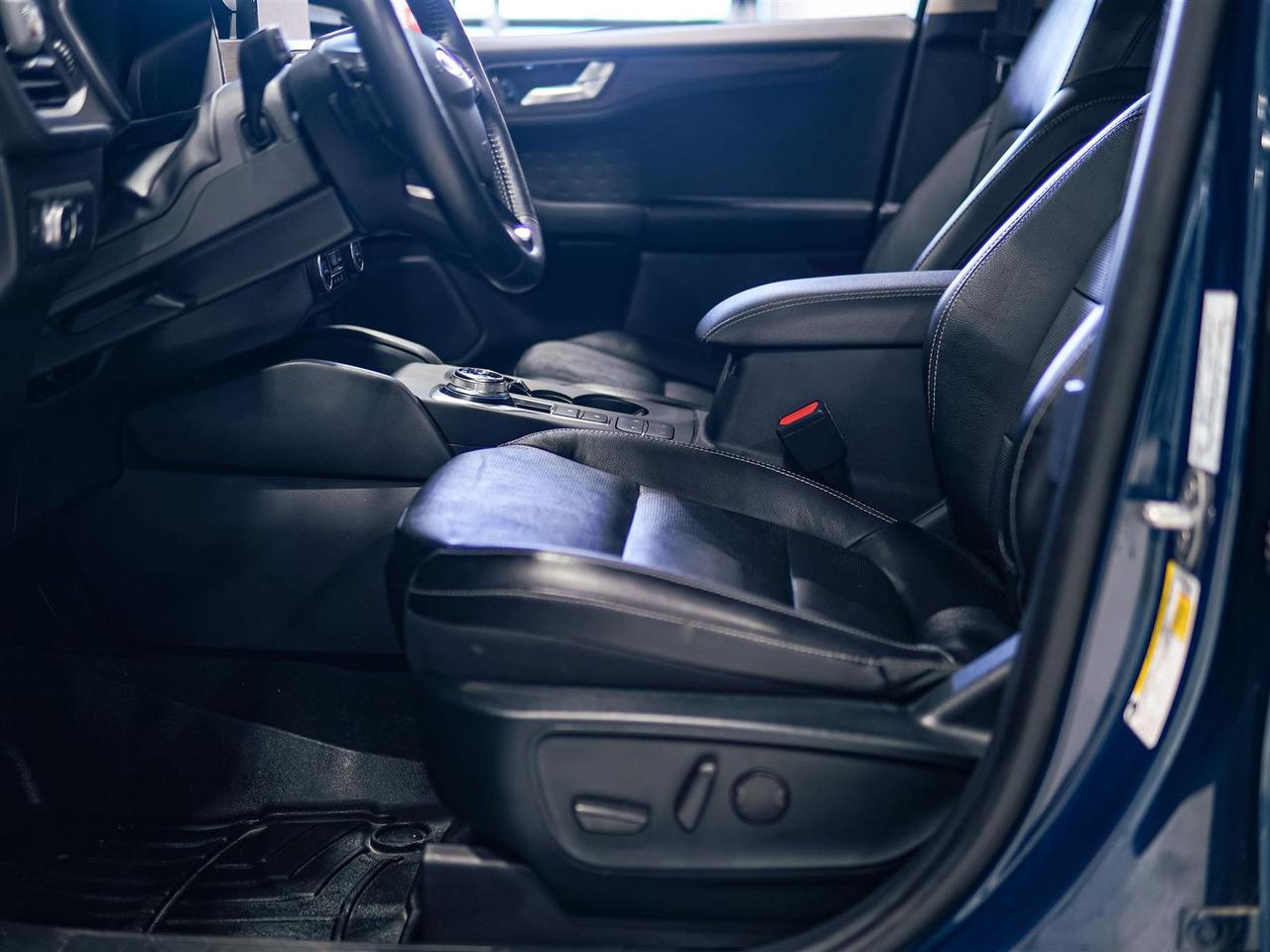2020 Ford Escape TITANIUM AWD | NAV | LTHR | NO ACCIDENTS Photo