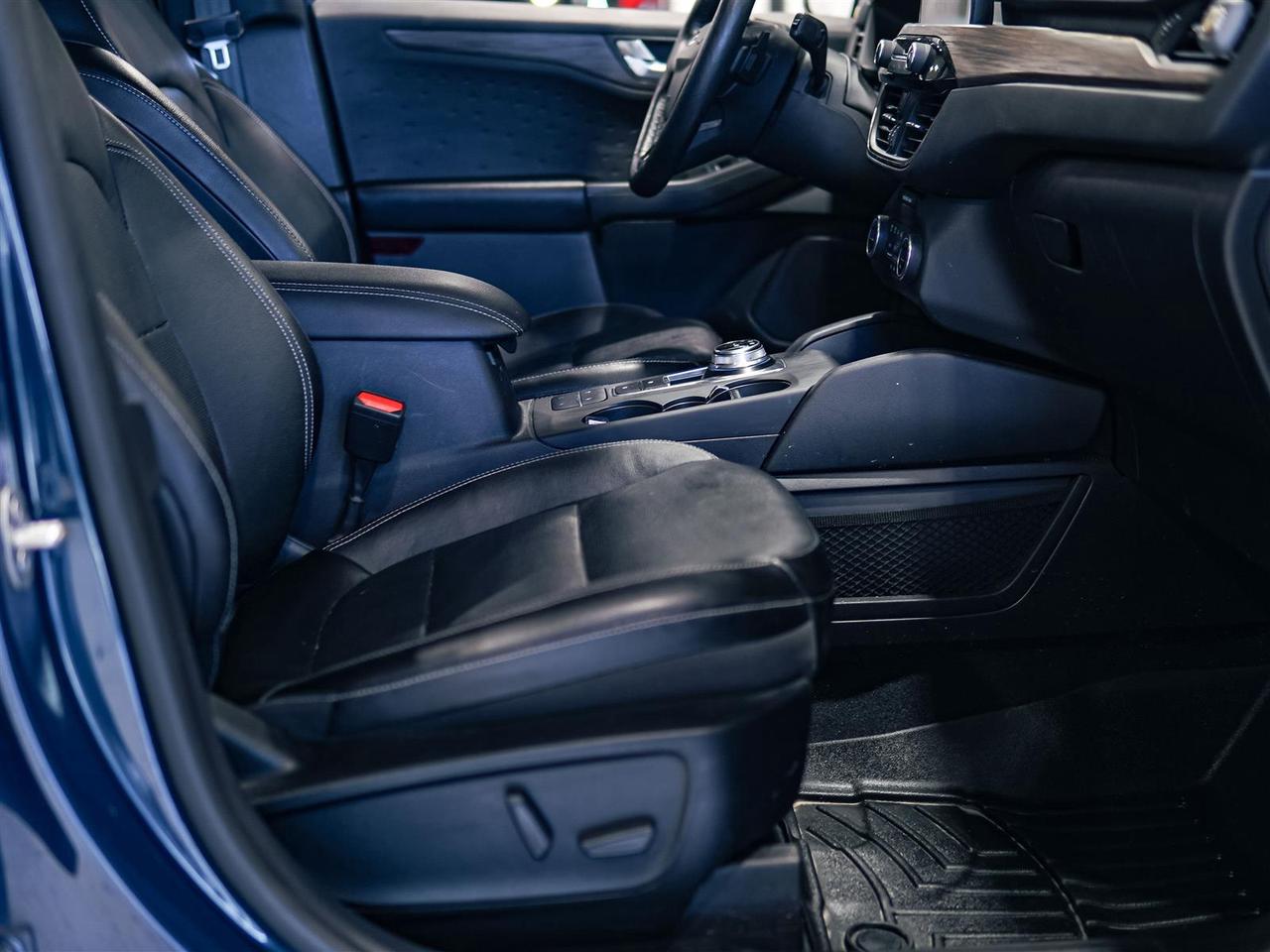 2020 Ford Escape TITANIUM AWD | NAV | LTHR | NO ACCIDENTS Photo