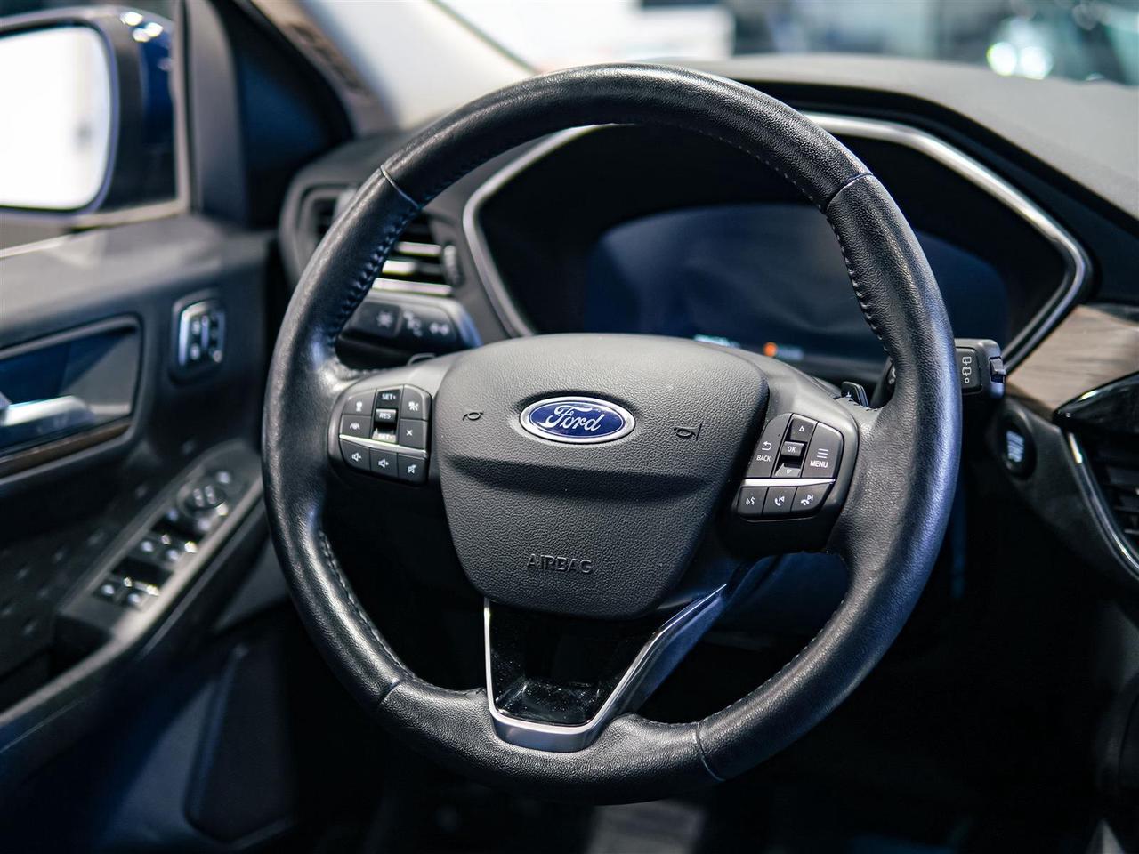 2020 Ford Escape TITANIUM AWD | NAV | LTHR | NO ACCIDENTS Photo