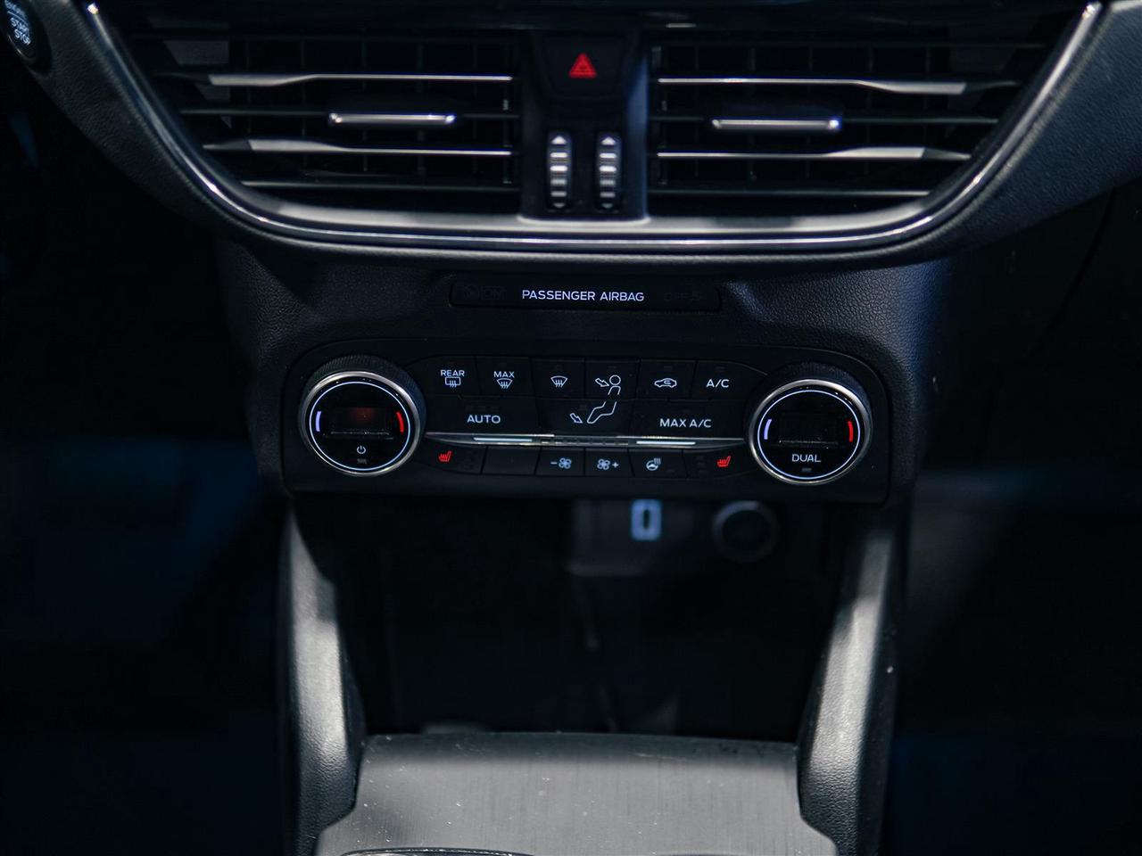 2020 Ford Escape TITANIUM AWD | NAV | LTHR | NO ACCIDENTS Photo