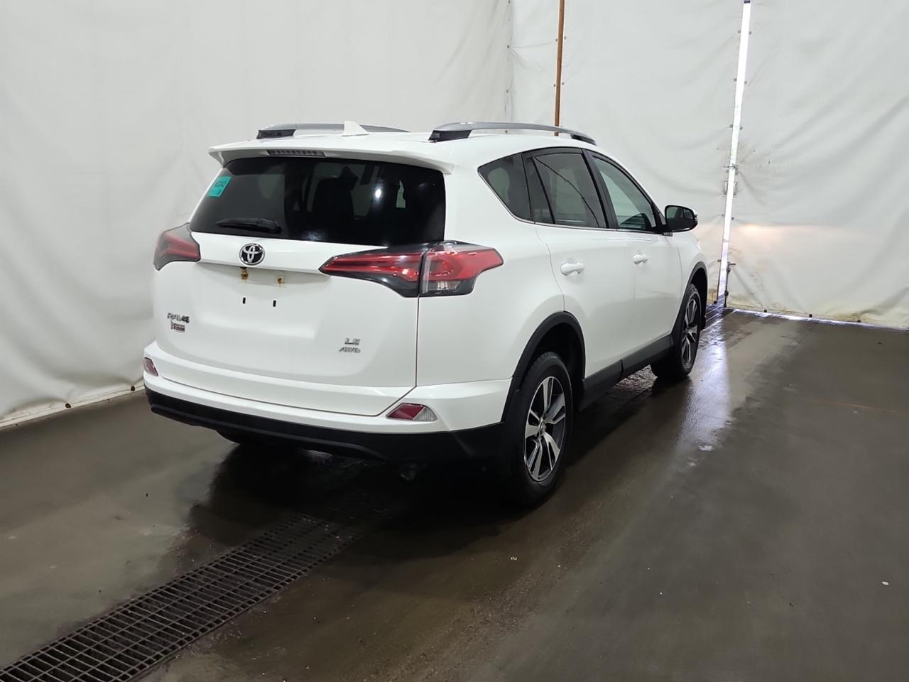 2018 Toyota RAV4 LE AWD | TOYOTA SERVICED | ALLOYS Photo
