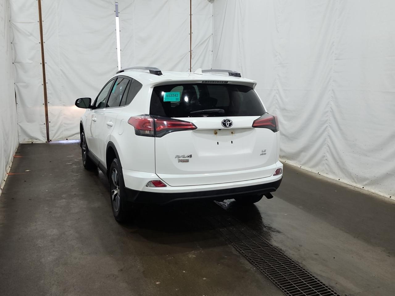 2018 Toyota RAV4 LE AWD | TOYOTA SERVICED | ALLOYS Photo