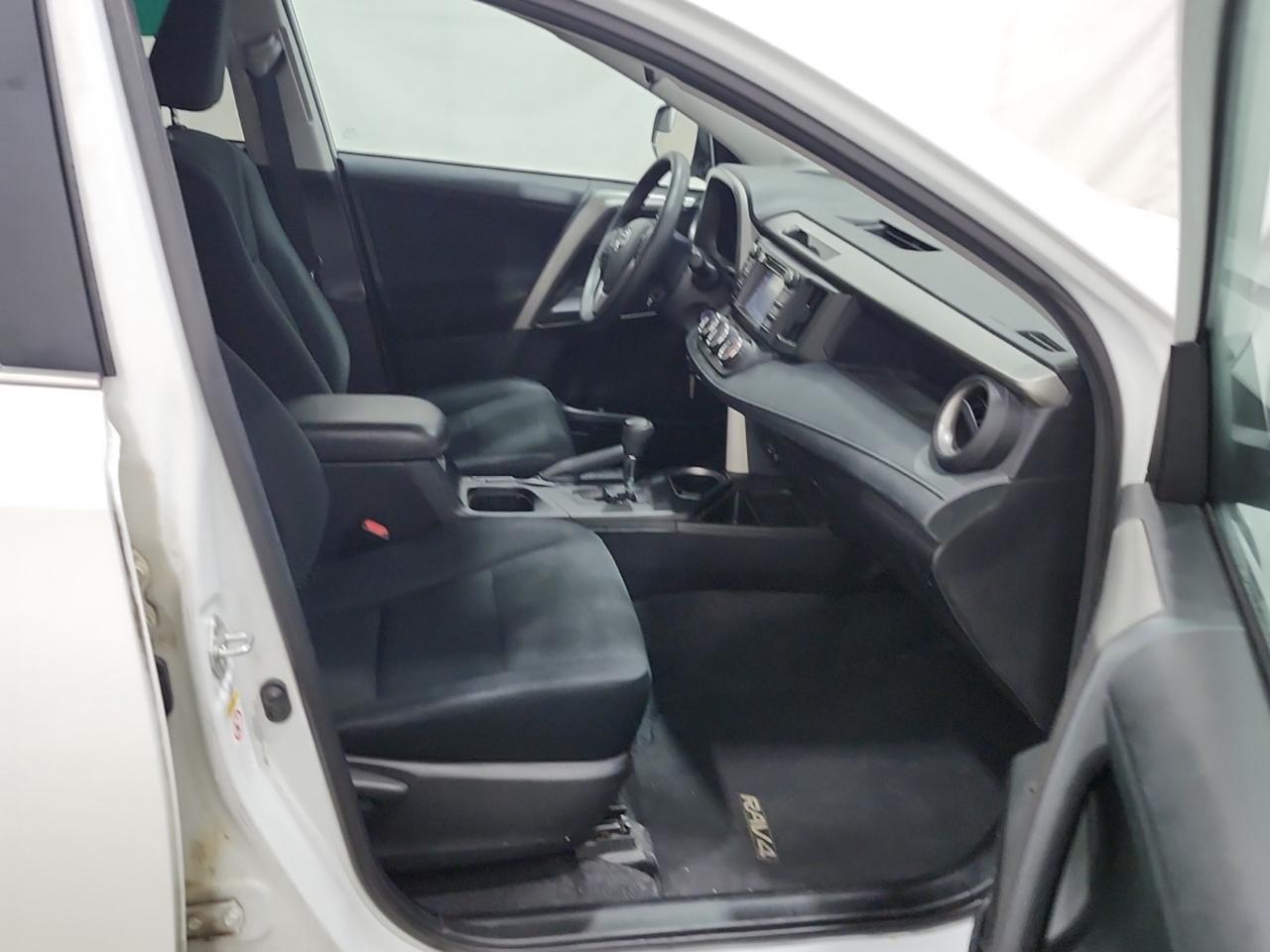 2018 Toyota RAV4 LE AWD | TOYOTA SERVICED | ALLOYS Photo