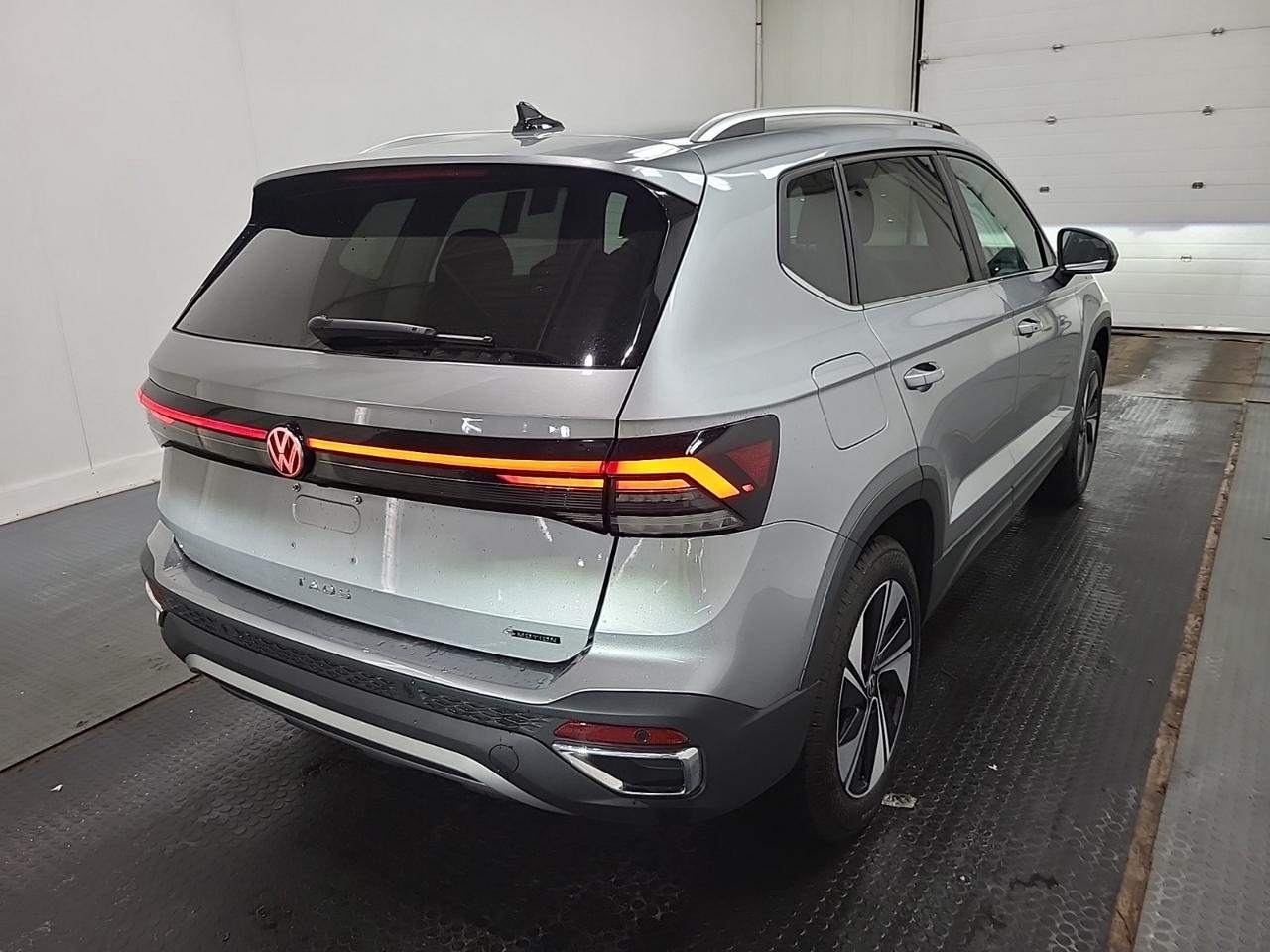 2025 Volkswagen Taos COMFORTLINE | AWD | BLIND SPOT | NO ACCIDENTS Photo