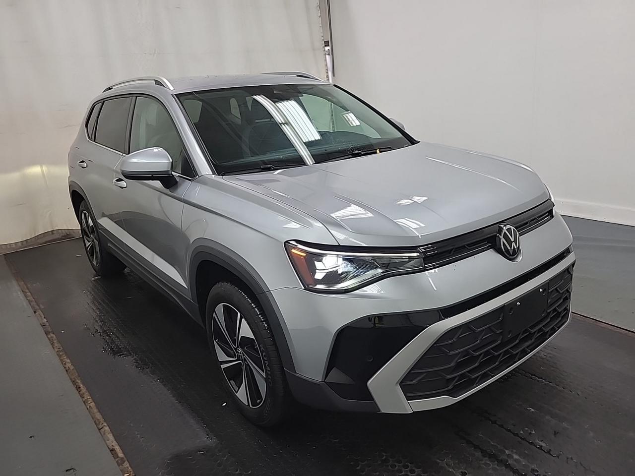 2025 Volkswagen Taos COMFORTLINE | AWD | BLIND SPOT | NO ACCIDENTS Photo