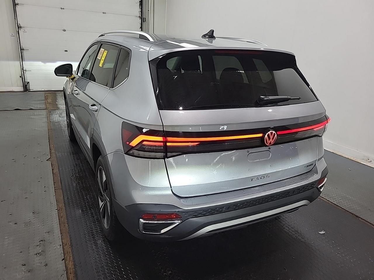 2025 Volkswagen Taos COMFORTLINE | AWD | BLIND SPOT | NO ACCIDENTS Photo