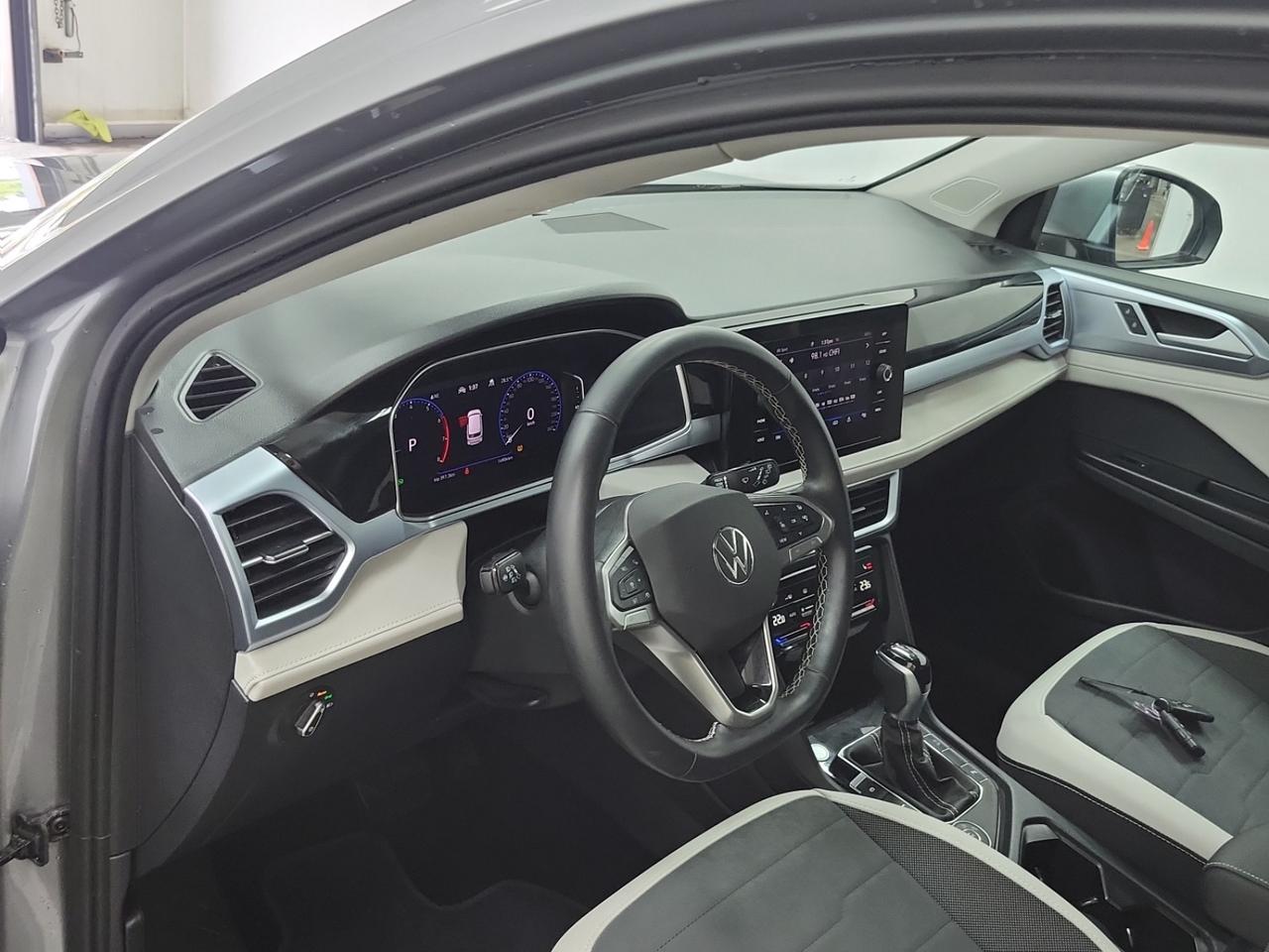 2025 Volkswagen Taos COMFORTLINE | AWD | BLIND SPOT | NO ACCIDENTS Photo