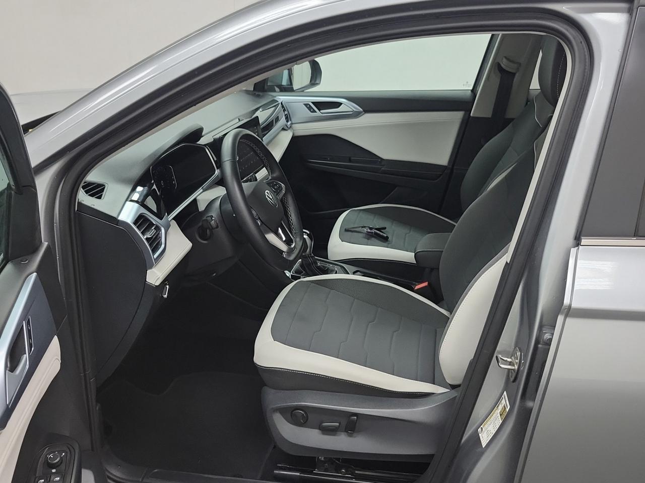 2025 Volkswagen Taos COMFORTLINE | AWD | BLIND SPOT | NO ACCIDENTS Photo
