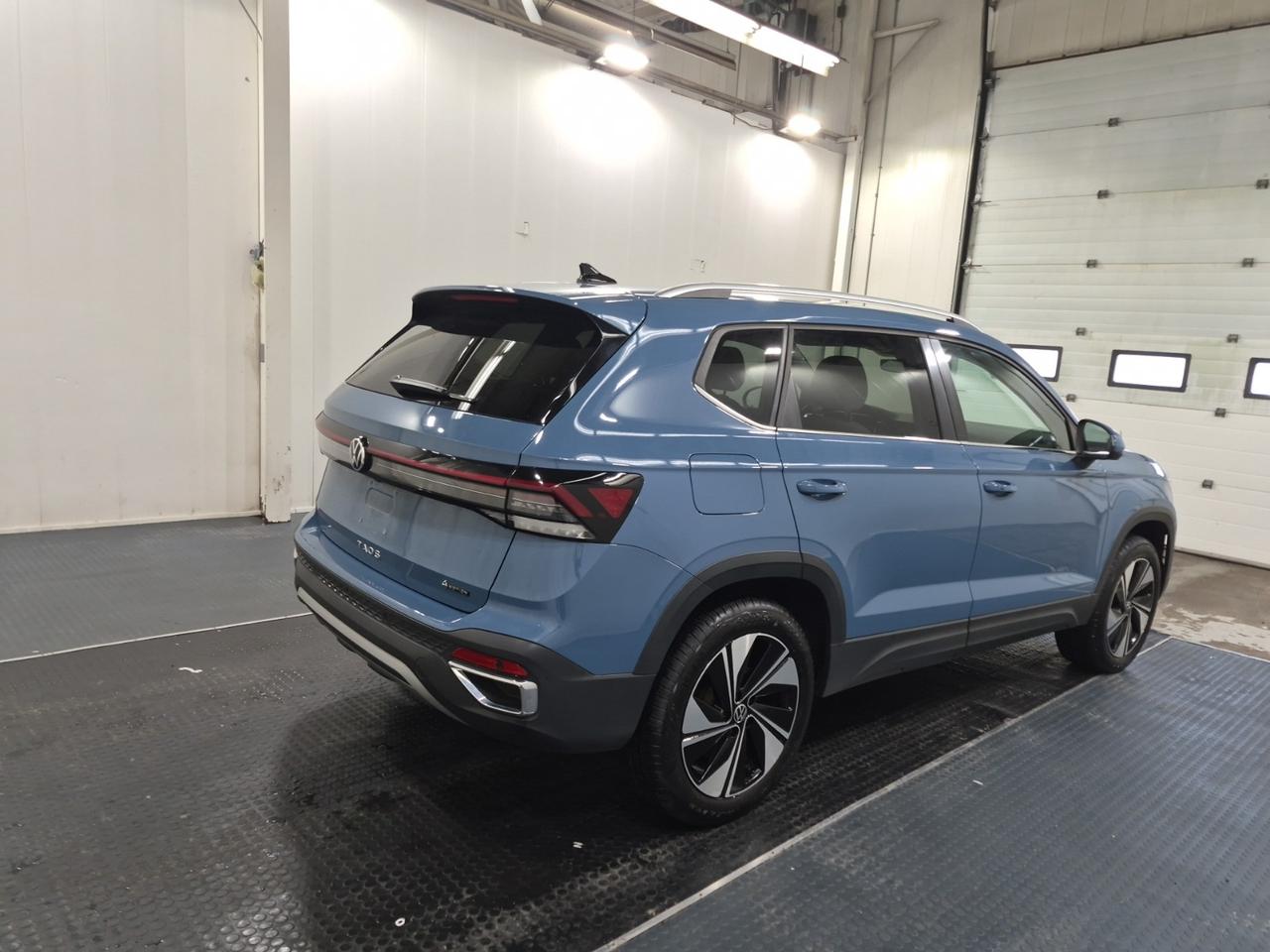 2025 Volkswagen Taos COMFORTLINE | AWD | BLIND SPOT | NO ACCIDENTS Photo