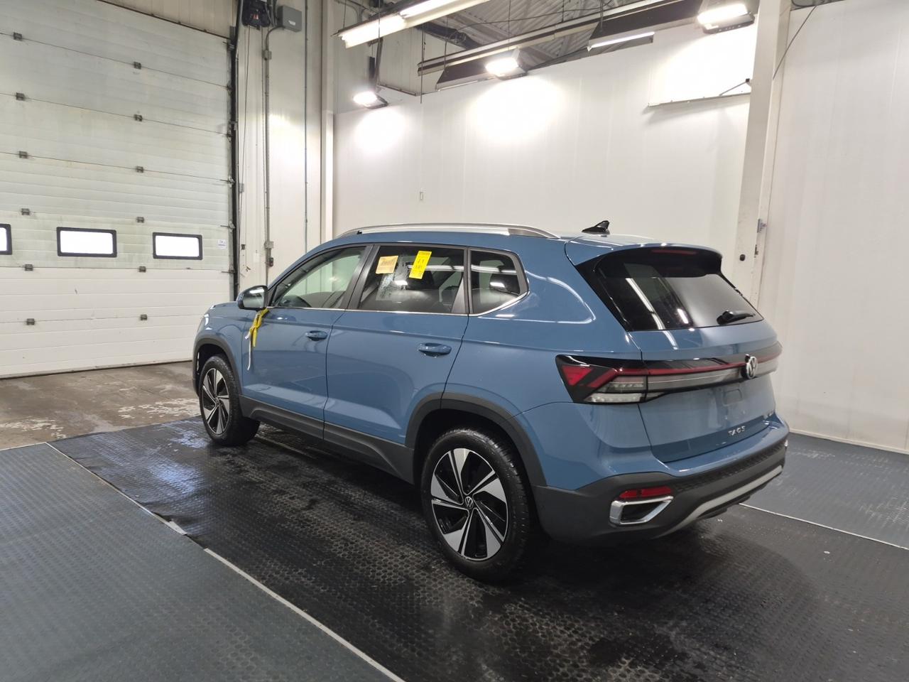 2025 Volkswagen Taos COMFORTLINE | AWD | BLIND SPOT | NO ACCIDENTS Photo