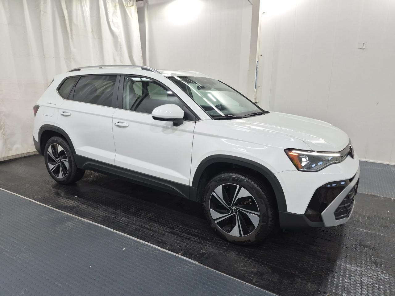 2025 Volkswagen Taos COMFORTLINE | AWD | BLIND SPOT | NO ACCIDENTS Photo