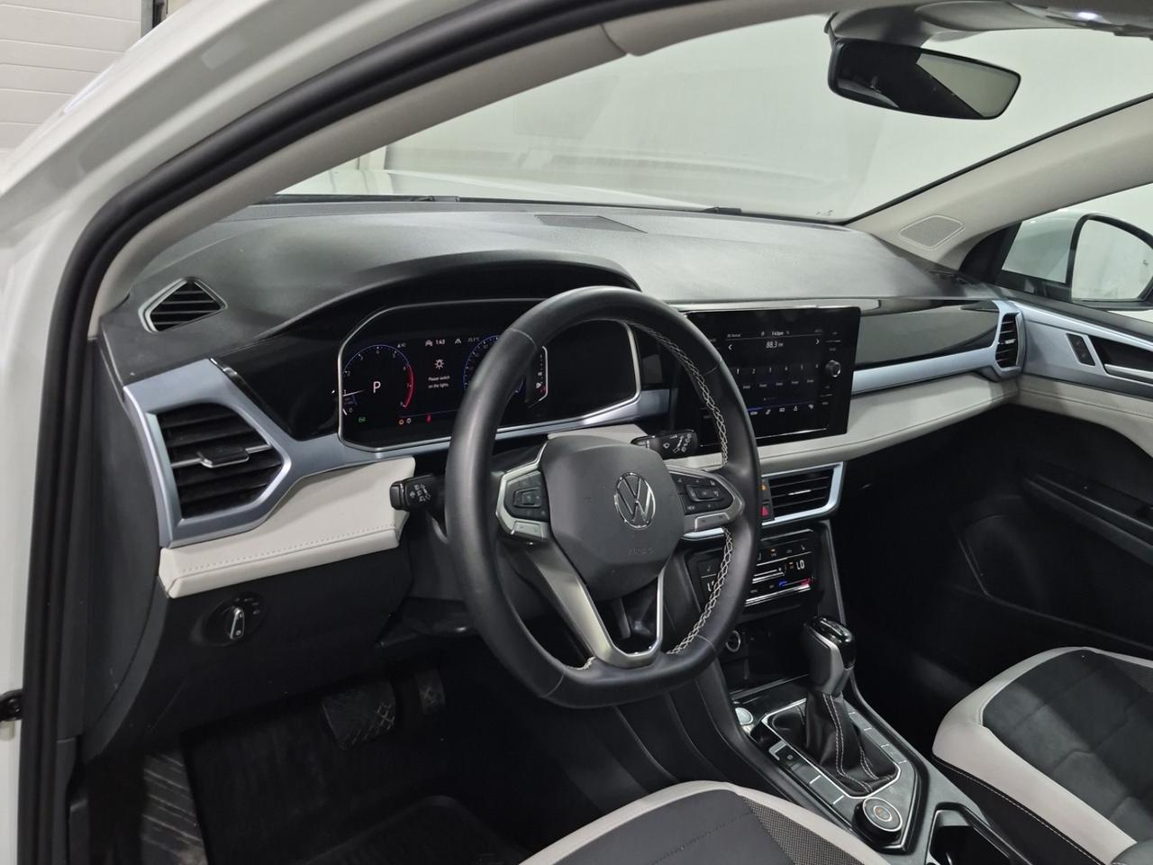 2025 Volkswagen Taos COMFORTLINE | AWD | BLIND SPOT | NO ACCIDENTS Photo