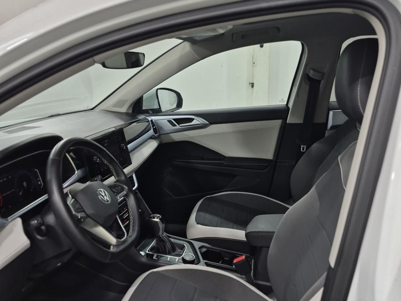 2025 Volkswagen Taos COMFORTLINE | AWD | BLIND SPOT | NO ACCIDENTS Photo