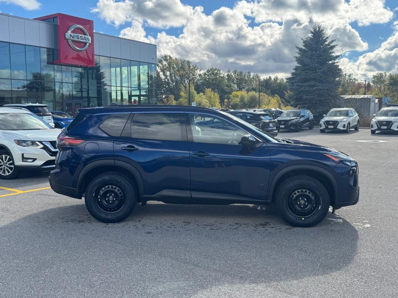 2026 Nissan Rogue AWD SV Dark Armor Photo2