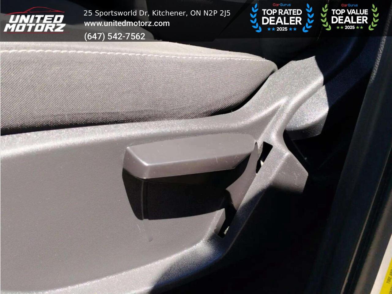 2017 Ford Escape SE 4dr AUTO FWD 1.5l~SAFETY CERTIFIED~NO ACCIDENTS Photo