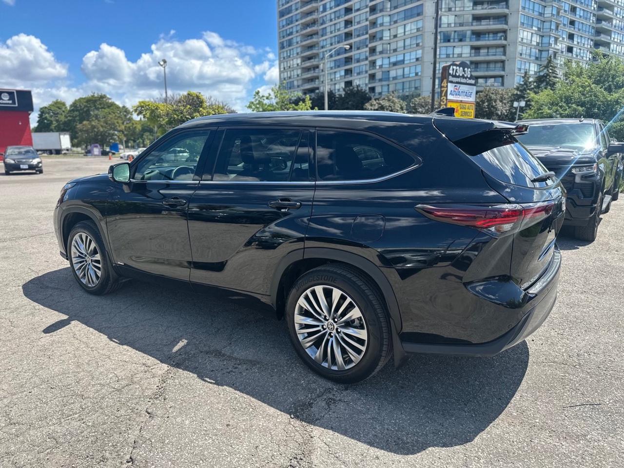 2025 Toyota Highlander Hybrid Platinum Photo