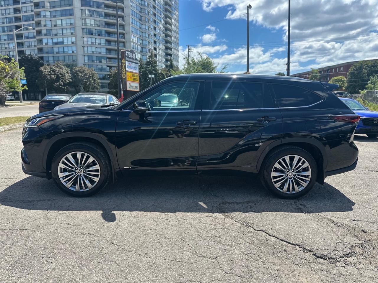 2025 Toyota Highlander Hybrid Platinum Photo
