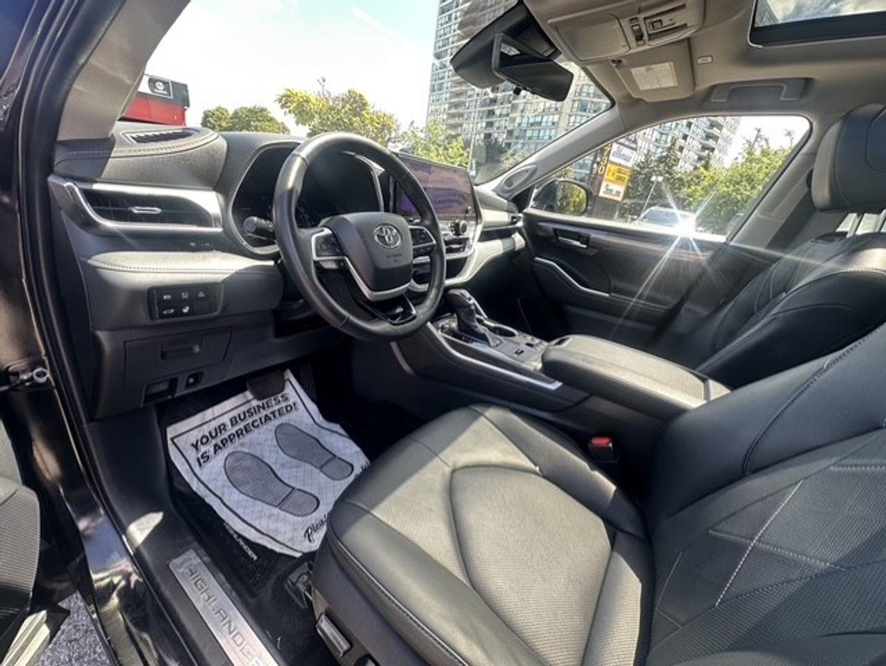 2025 Toyota Highlander Hybrid Platinum Photo