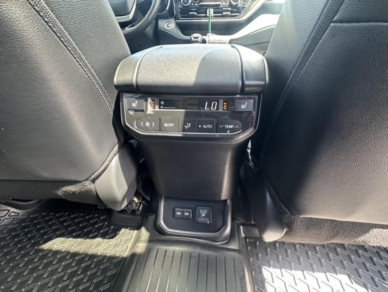 2025 Toyota Highlander Hybrid Platinum Photo
