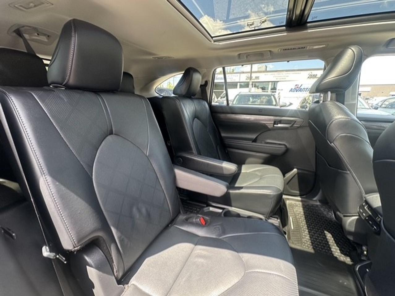 2025 Toyota Highlander Hybrid Platinum Photo