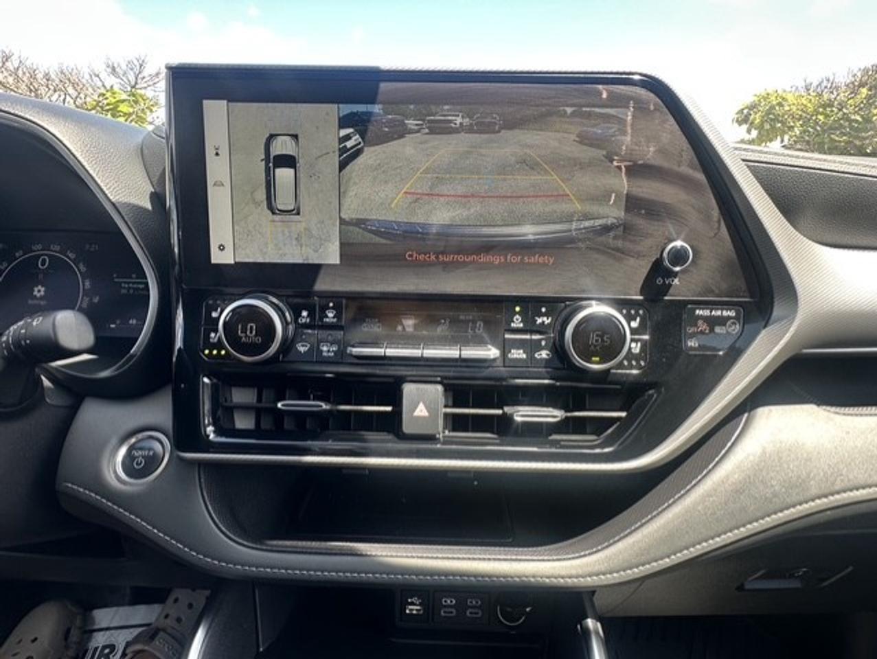 2025 Toyota Highlander Hybrid Platinum Photo
