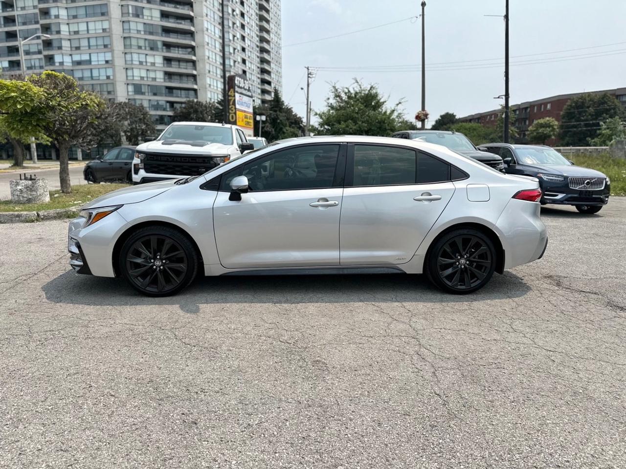 2024 Toyota Corolla Hybrid AWD SE Photo