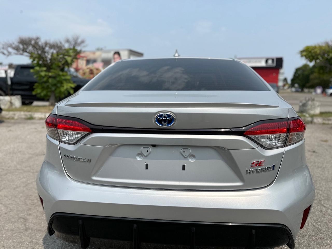 2024 Toyota Corolla Hybrid AWD SE Photo