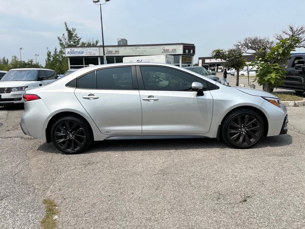 2024 Toyota Corolla Hybrid AWD SE Photo