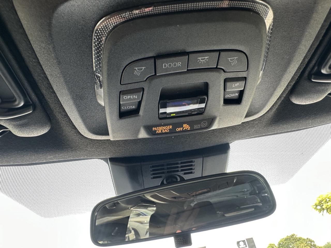 2024 Toyota Corolla Hybrid AWD SE Photo