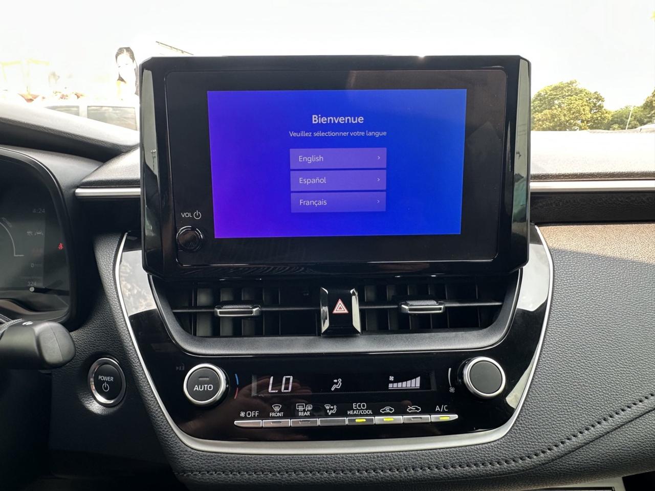 2024 Toyota Corolla Hybrid AWD SE Photo