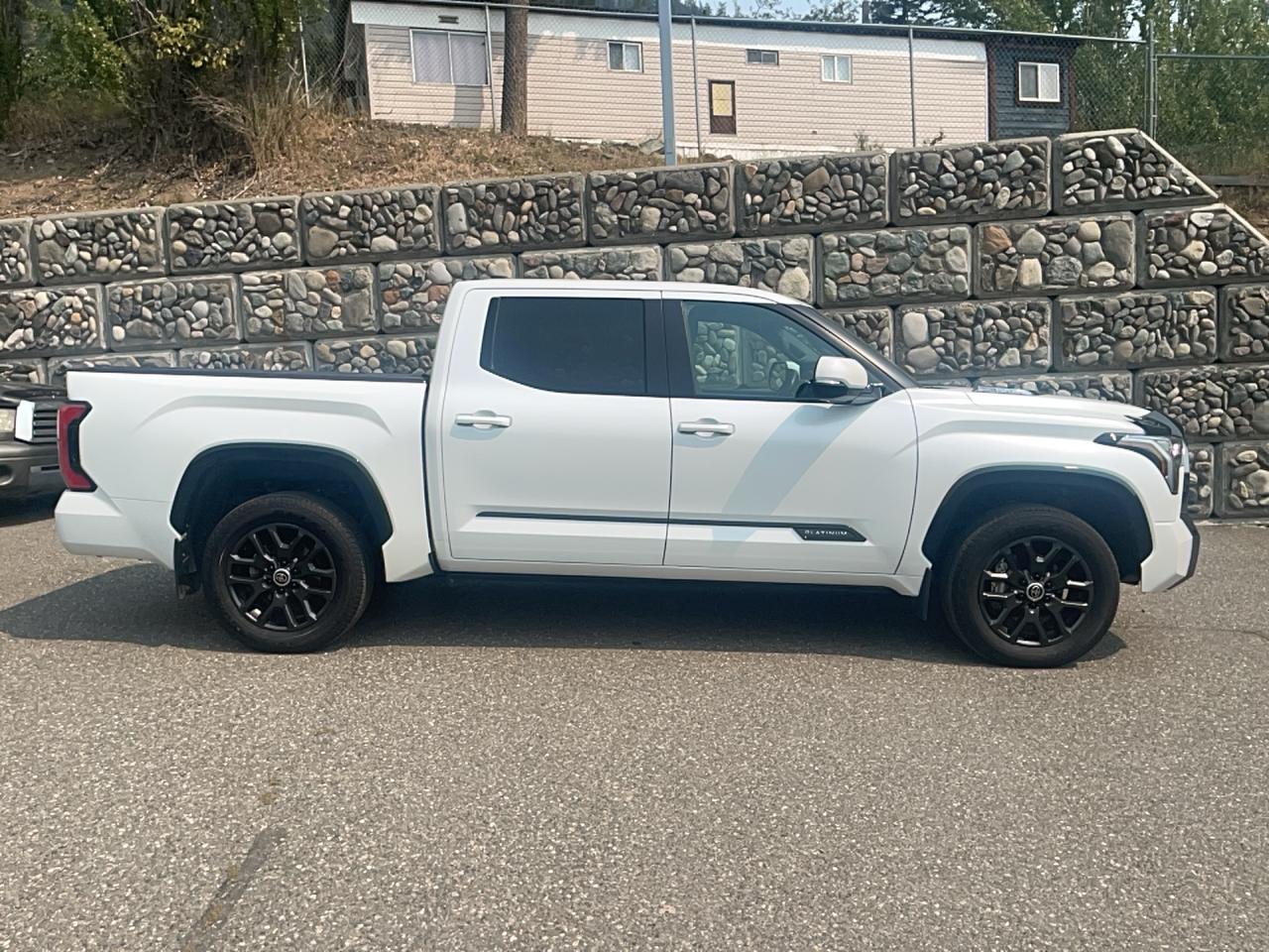 2024 Toyota Tundra CrewMax Platinum HYBRID Photo3