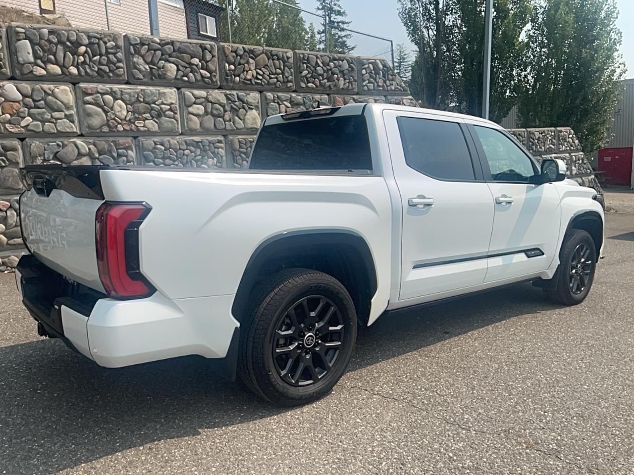 2024 Toyota Tundra CrewMax Platinum HYBRID Photo