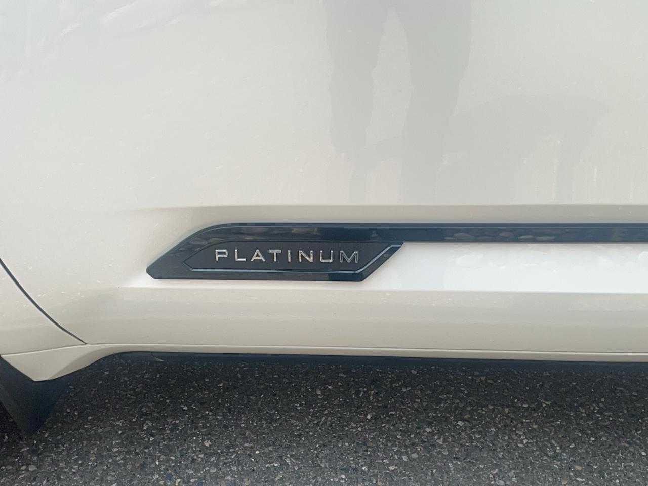 2024 Toyota Tundra CrewMax Platinum HYBRID Photo