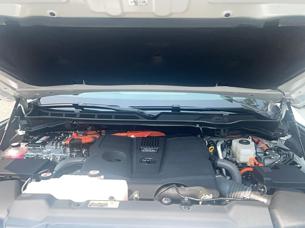 2024 Toyota Tundra CrewMax Platinum HYBRID Photo