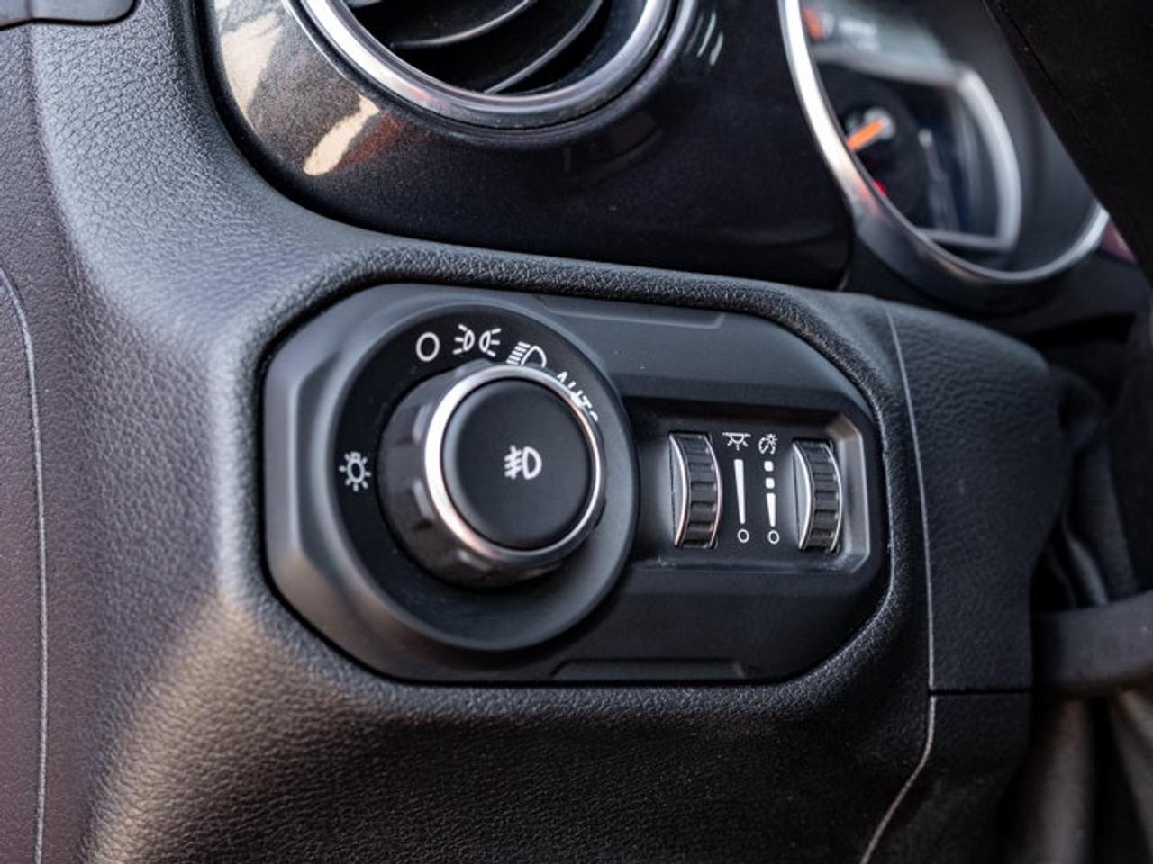 2021 Jeep Wrangler UNLIMITED ALTITUDE Photo
